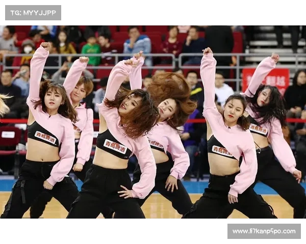 中立国际男篮对抗赛：中国vs立陶宛 性感篮球宝贝热舞助威